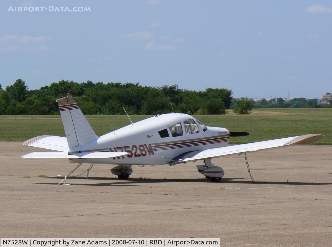 N7528W, 1963 Piper PA-28-180 C/N 28-1449, At Dallas Redbird (Executive) Airport