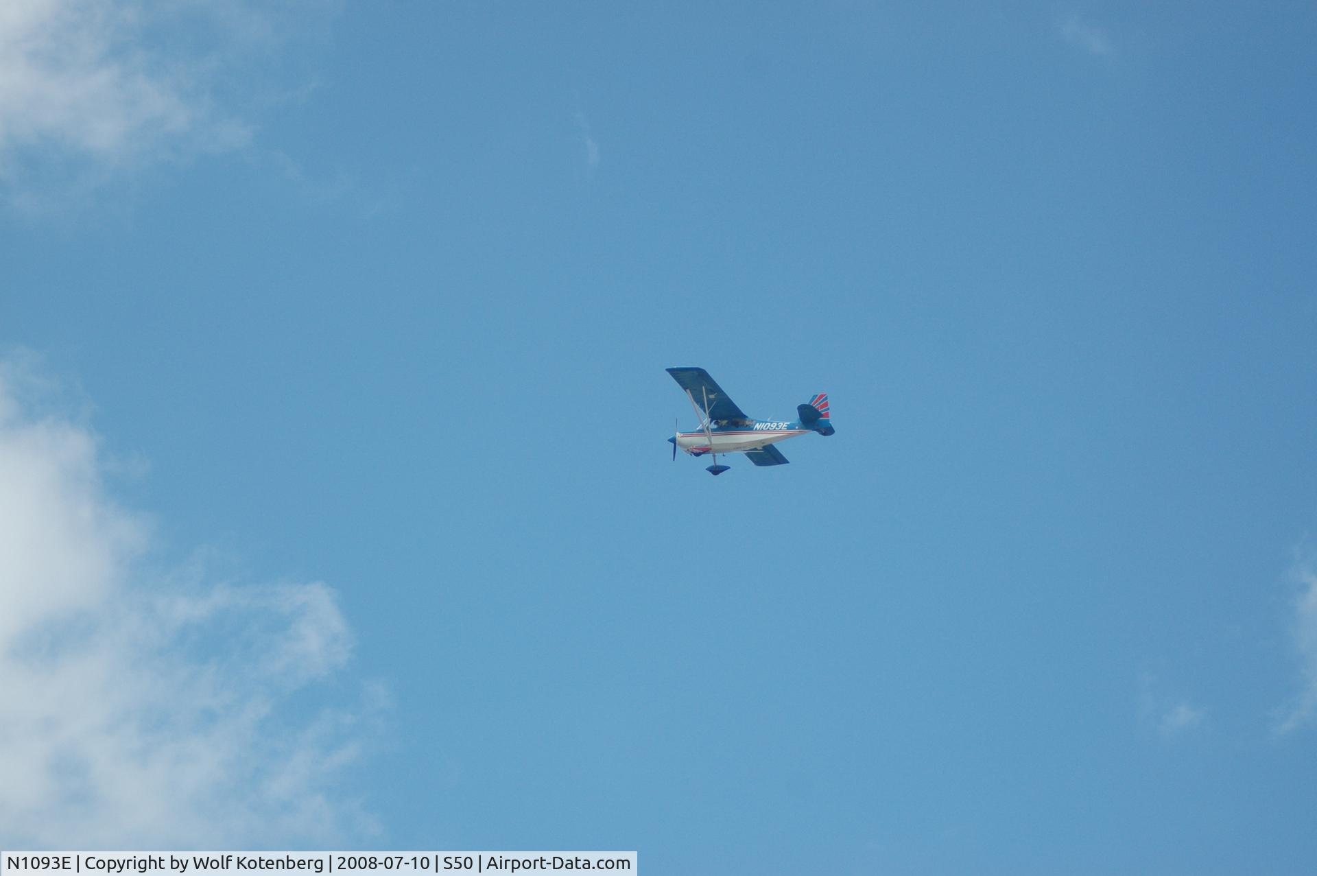 N1093E, Bellanca 8KCAB Decathlon C/N 320-77, Flying by
