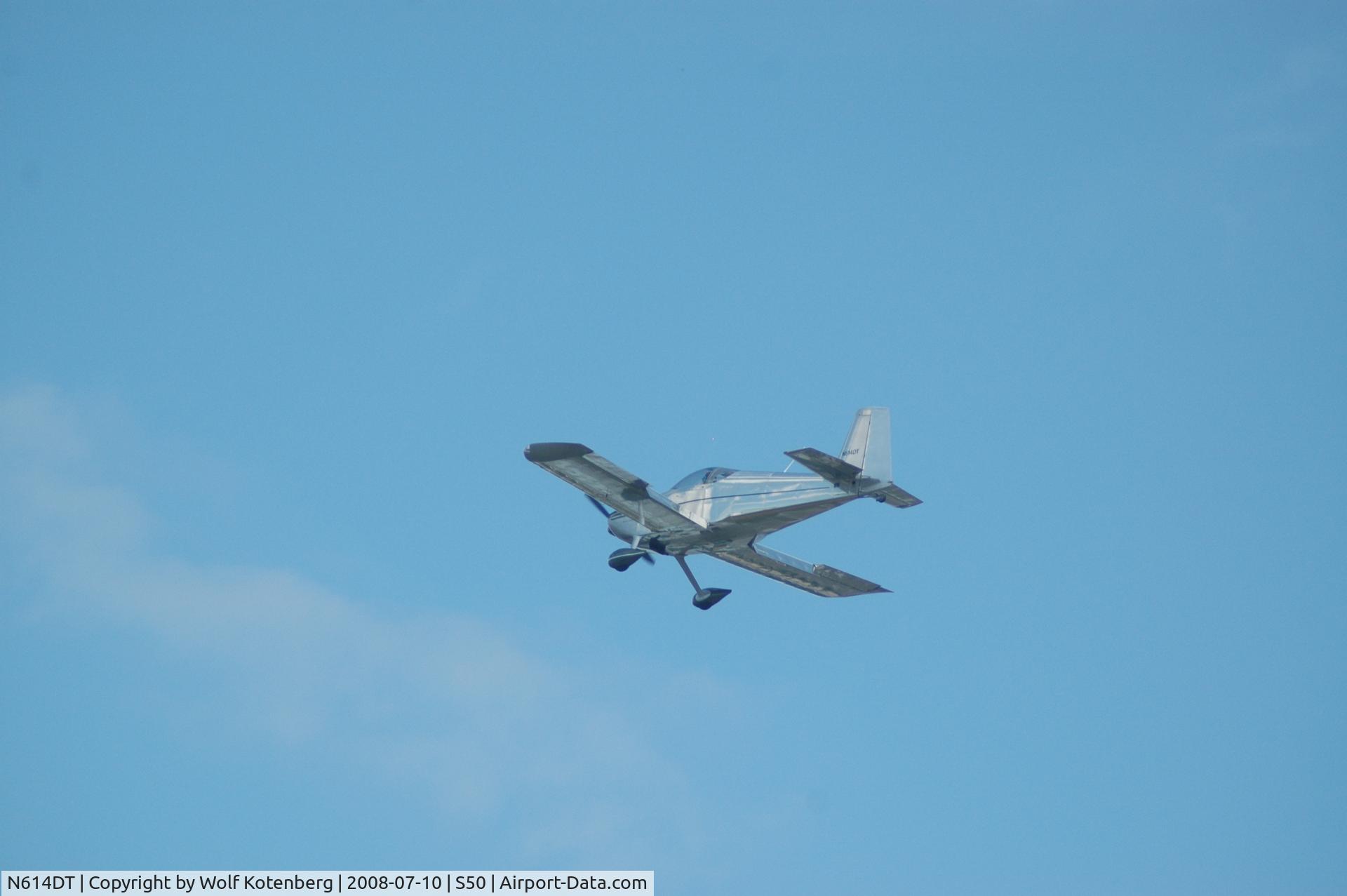 N614DT, 2007 Vans RV-7 C/N 7968, on final