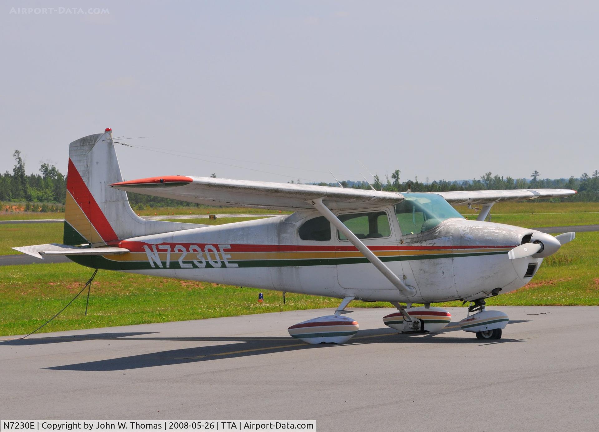 N7230E, 1958 Cessna 182B Skylane C/N 52230, At rest