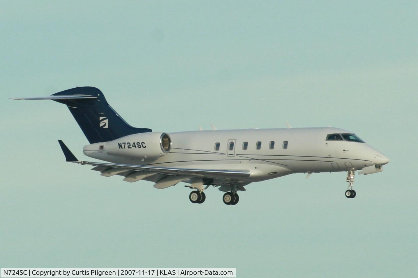 N724SC, 2005 Bombardier Challenger 300 (BD-100-1A10) C/N 20072, N724SC on approach to RWY 19R at KLAS