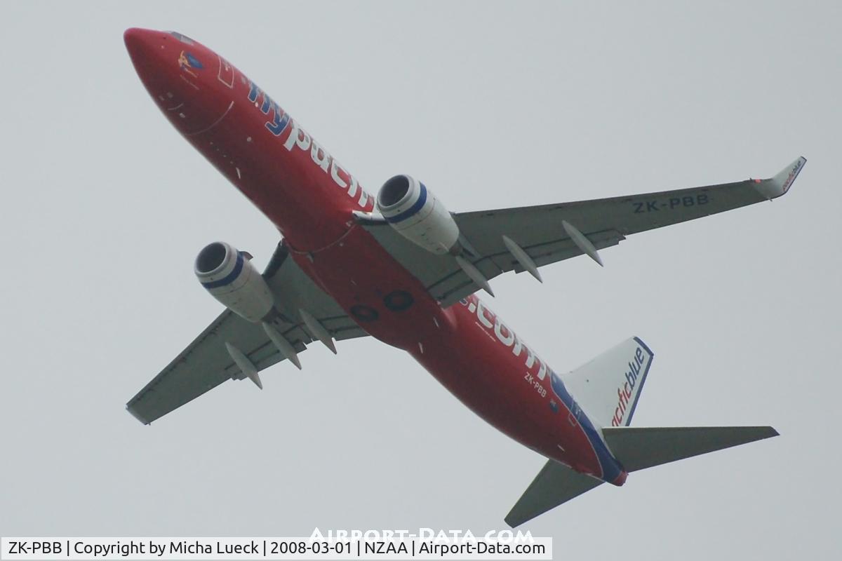 ZK-PBB, 2003 Boeing 737-8FE C/N 33797, Climbing out of Auckland