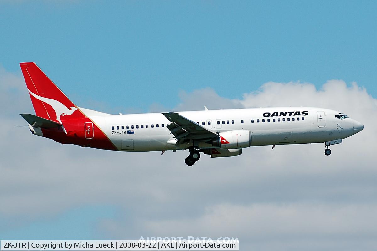 ZK-JTR, 1992 Boeing 737-476 C/N 24439, On approach to Auckland