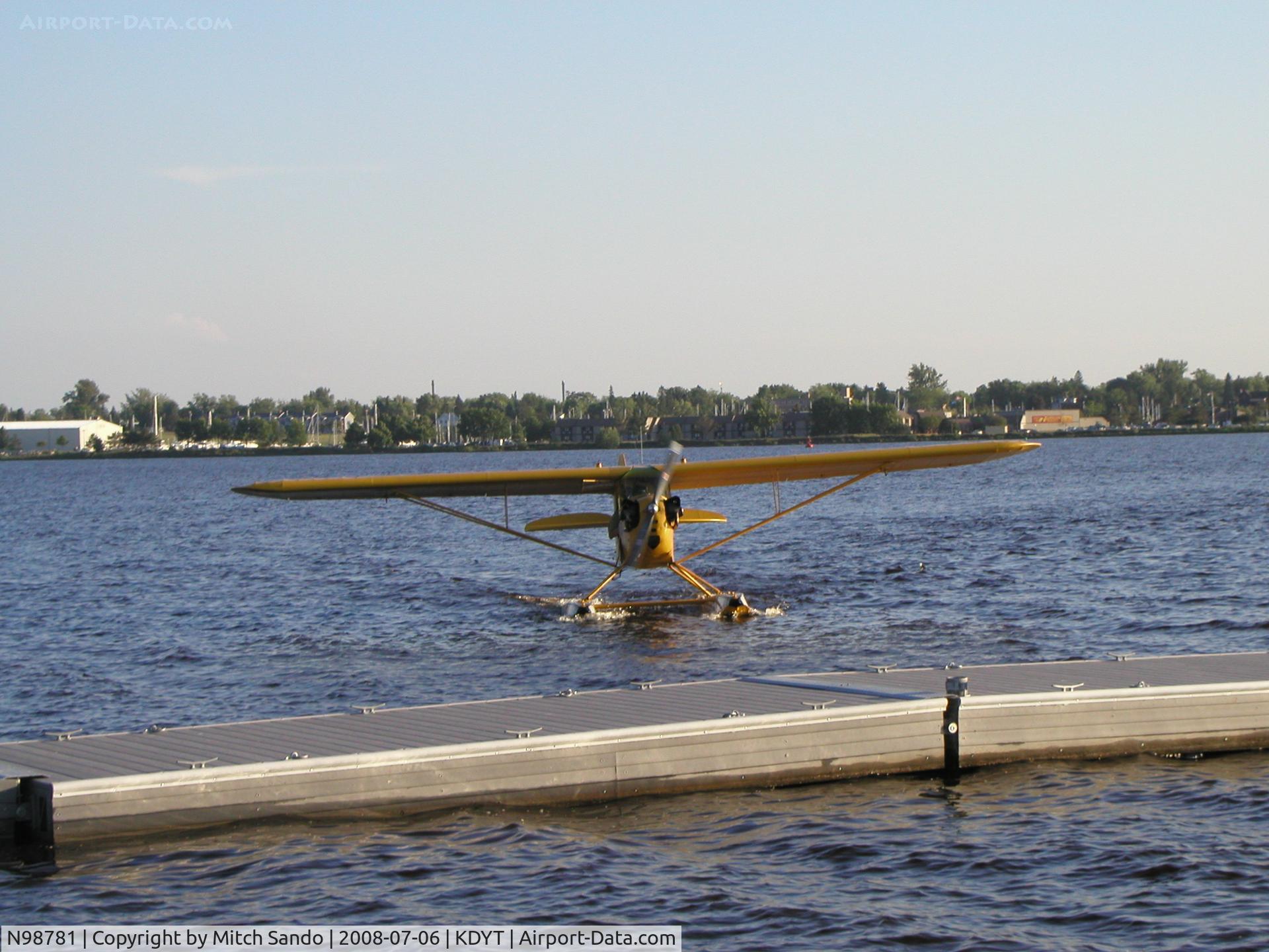 N98781, 1946 Piper J3C-65 Cub Cub C/N 19018, Taxiing in to tie up to the dock.