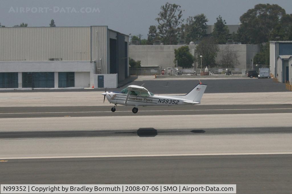 N99352, 1985 Cessna 172P C/N 17276438, A great day to take pictures.