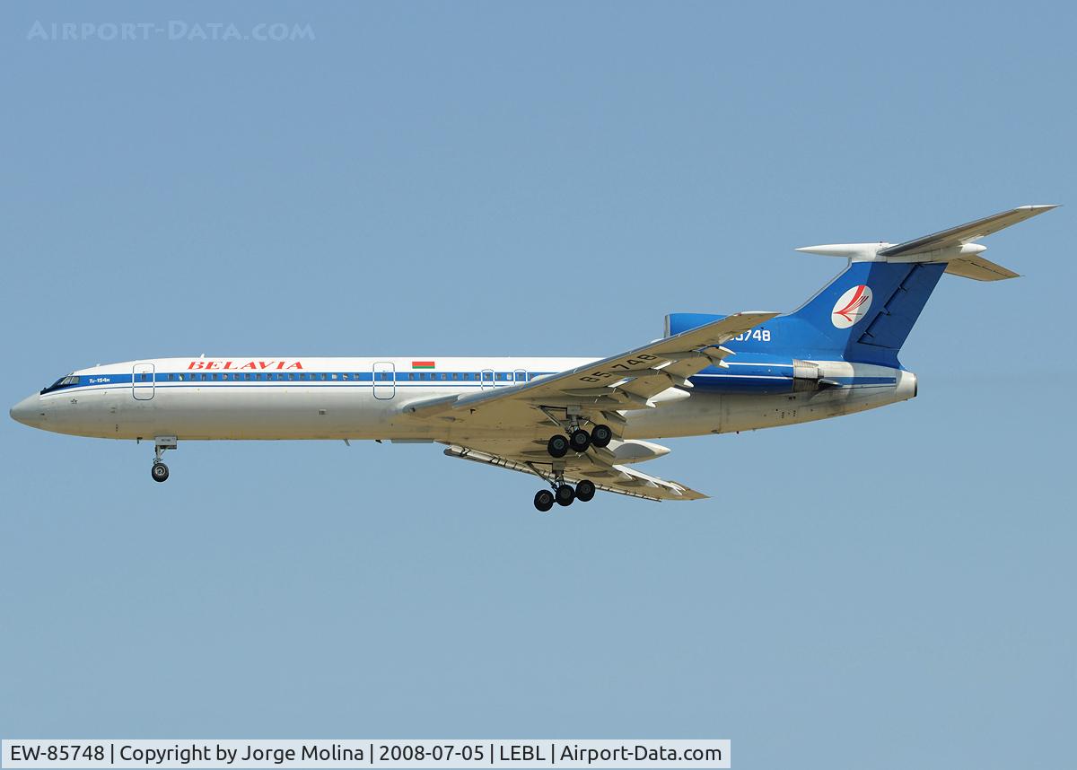 EW-85748, 1992 Tupolev Tu-154M C/N 92A924, Clear to land RWY 25R.