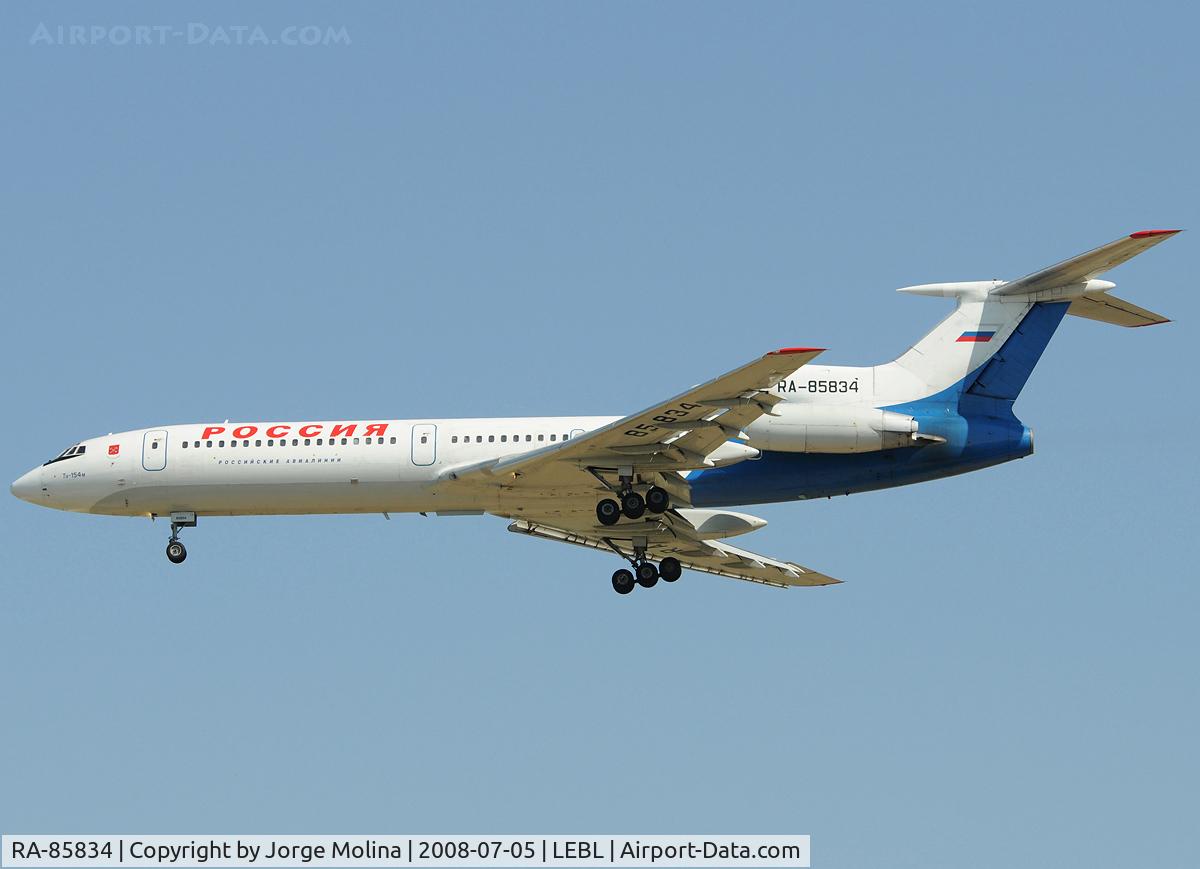RA-85834, 1997 Tupolev Tu-154M C/N 97A1014, On short final to RWY 25R.
