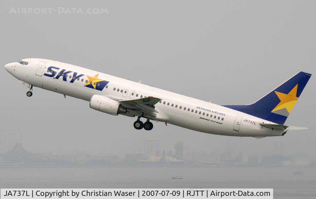 JA737L, 2006 Boeing 737-86N C/N 32694, Sky