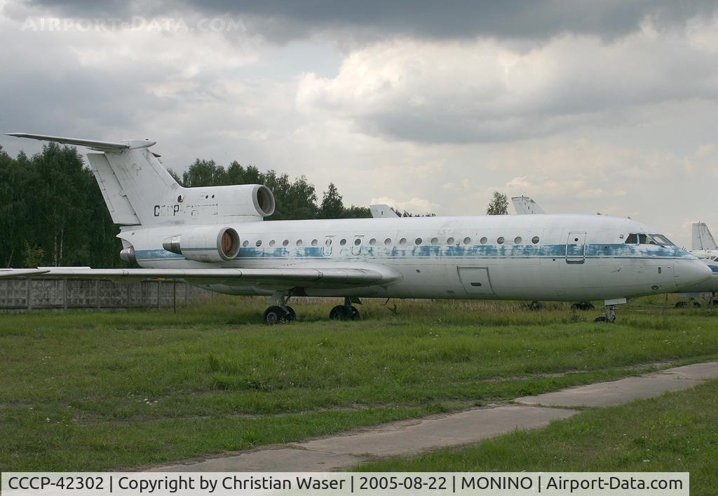 CCCP-42302, 1976 Yakovlev Yak-42 C/N 427401004, Aeroflot