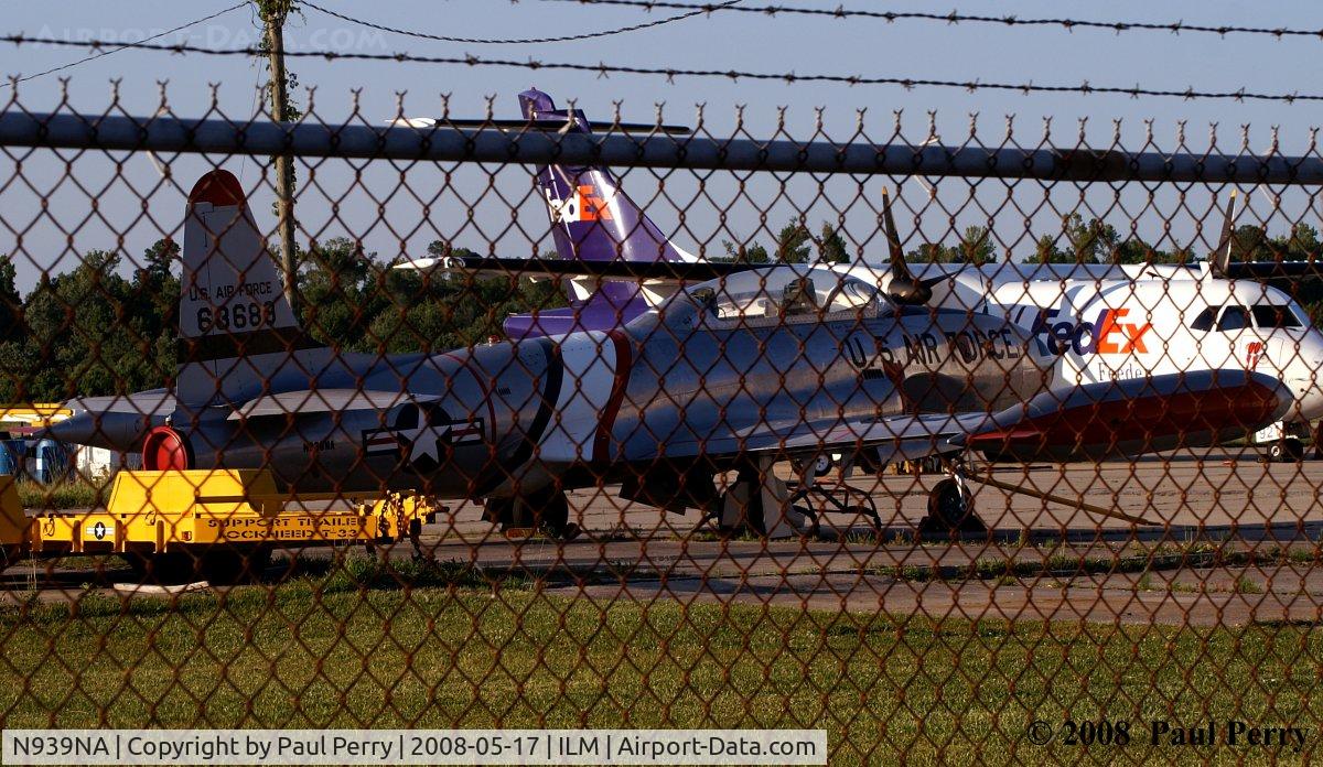 N939NA, 1956 Lockheed T-33A Shooting Star C/N 56-3689, No show to appear at, relaxing at home