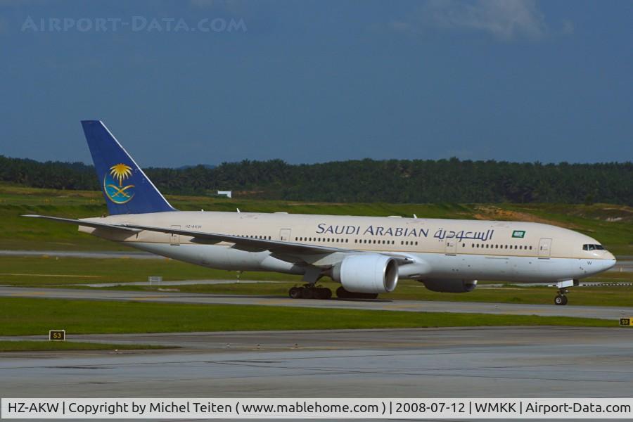 HZ-AKW, 2001 Boeing 777-268/ER C/N 28366, Saudi Airlines