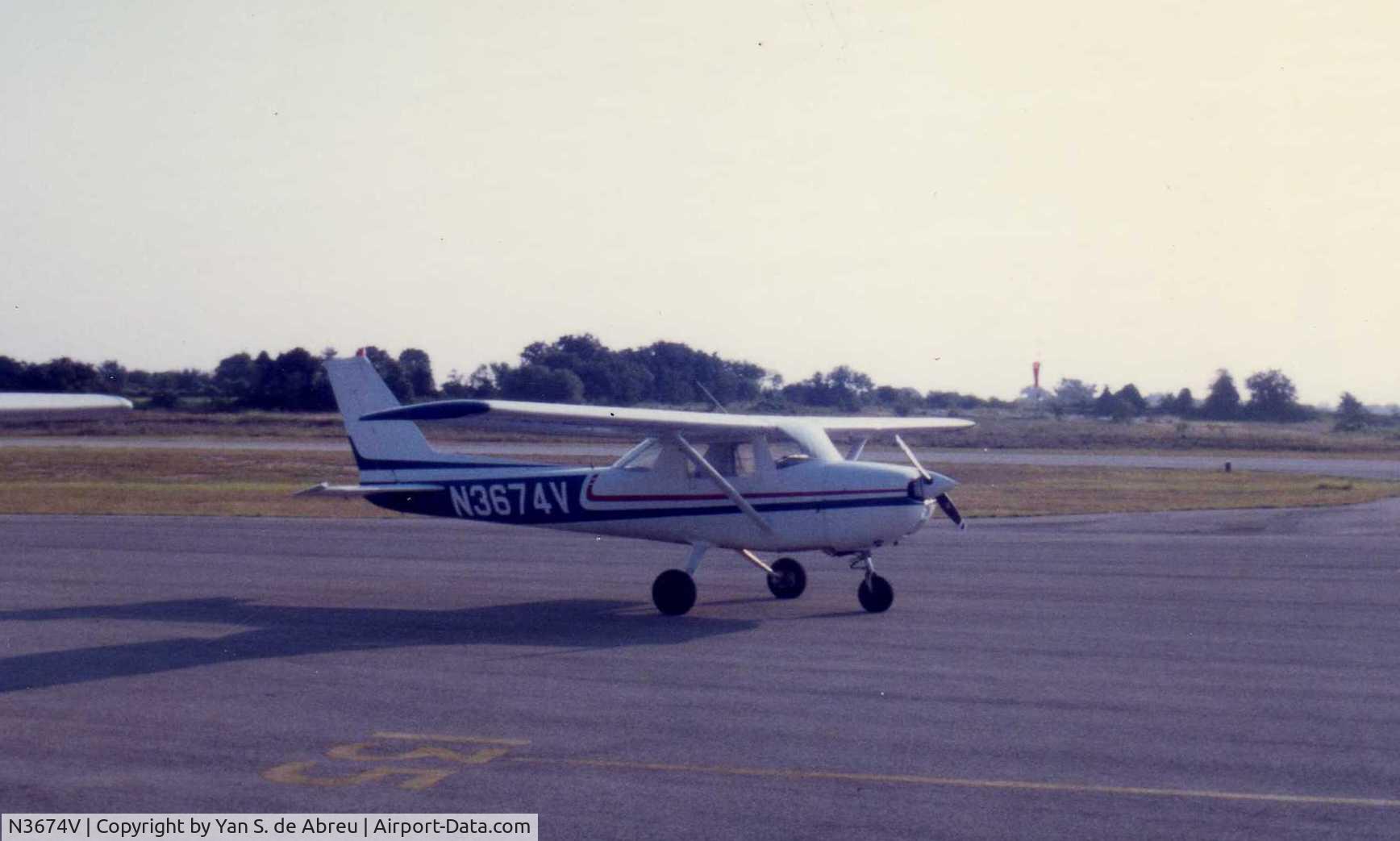 N3674V, 1975 Cessna 150M C/N 15076584, At this time was operated by Pegasus Flt. Ctr. based in FTW