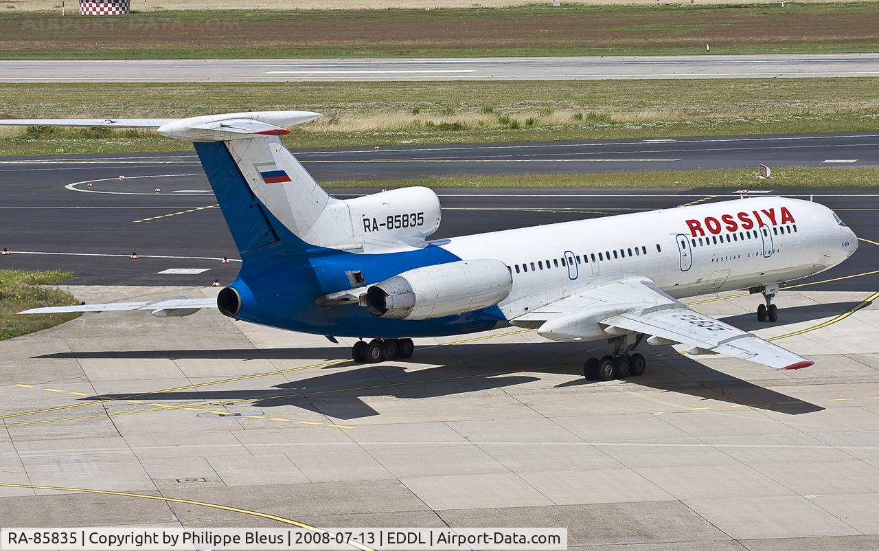 RA-85835, 1995 Tupolev Tu-154M C/N 98A1015, Russian trijet accessing main taxiway for a take-off from rwy 23L.