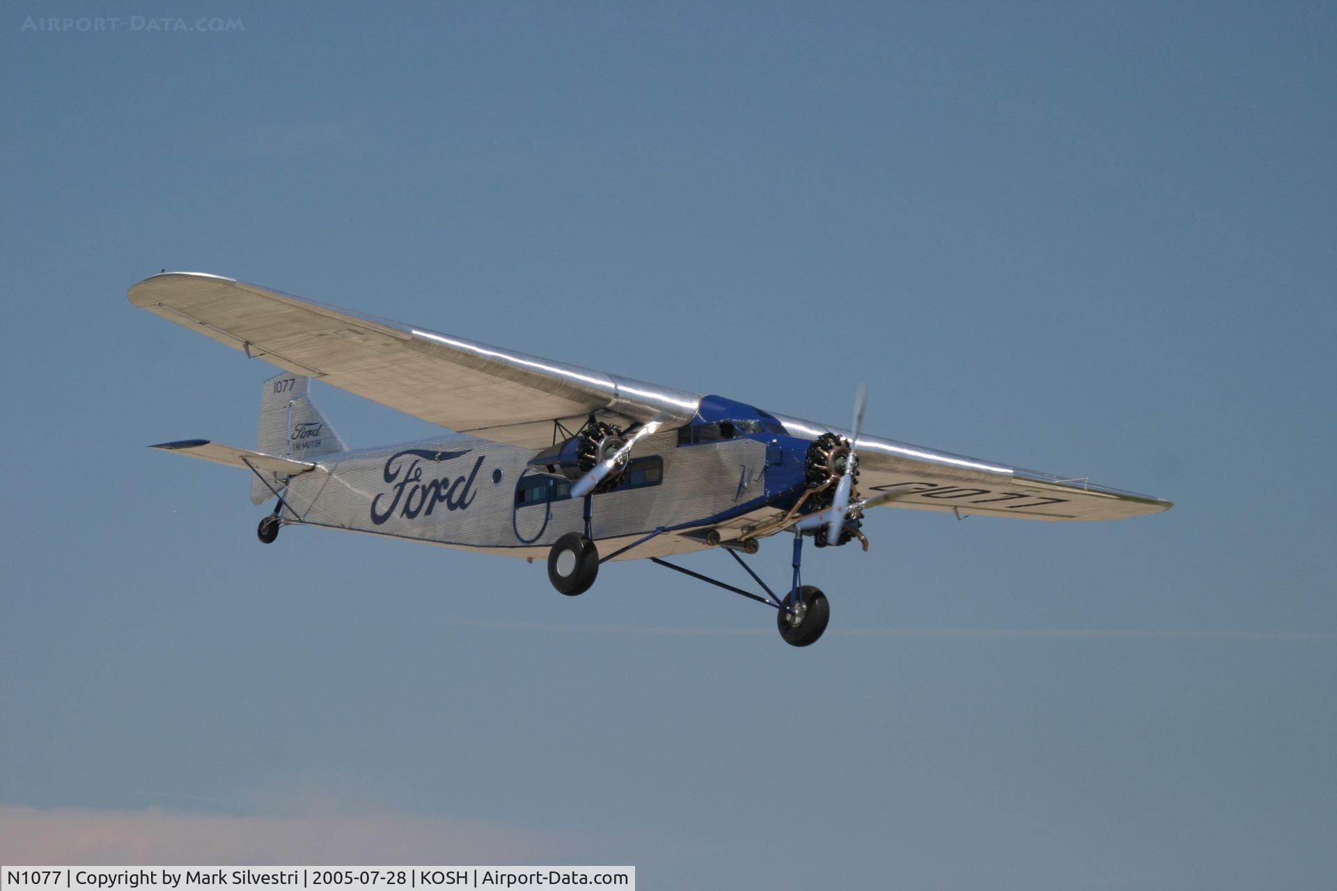 N1077, 1927 Ford 4-AT-B Tri-Motor C/N 10, Oshkosh 2005