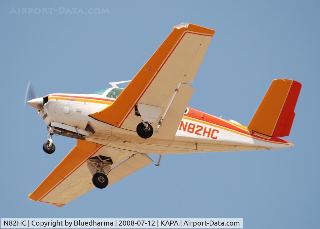 N82HC, 1974 Beech V35B Bonanza C/N D-9584, On final for 17L.