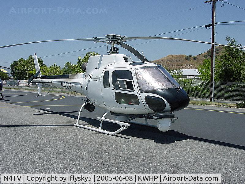 N4TV, 1996 Eurocopter AS-350B-2 Ecureuil Ecureuil C/N 2936, N4TV AS-350 B2 on the line at KWHP