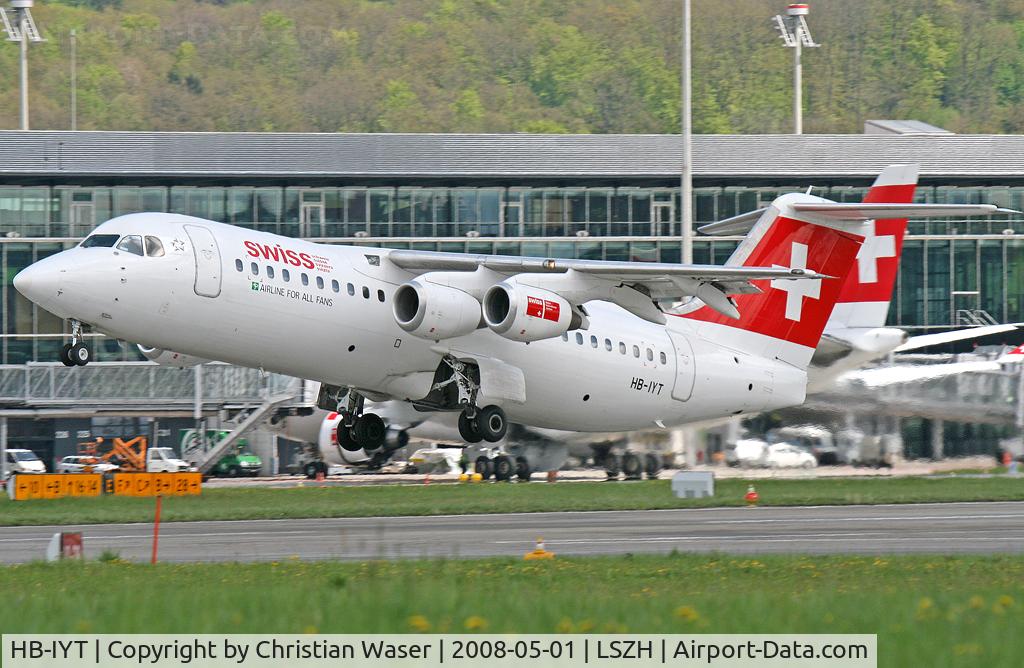 HB-IYT, 2000 British Aerospace Avro 146-RJ100 C/N E3380, Swiss