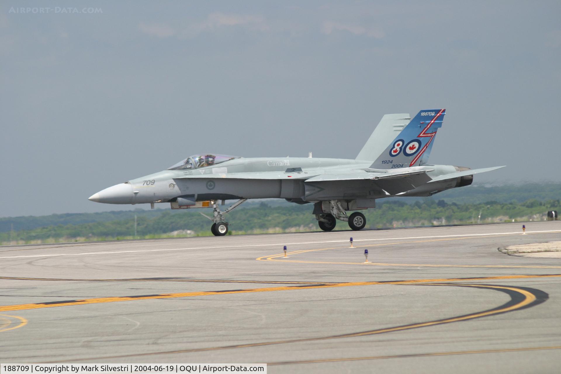 188709, McDonnell Douglas CF-188A Hornet C/N 0134/A101, Quonset Pt, RI 2004