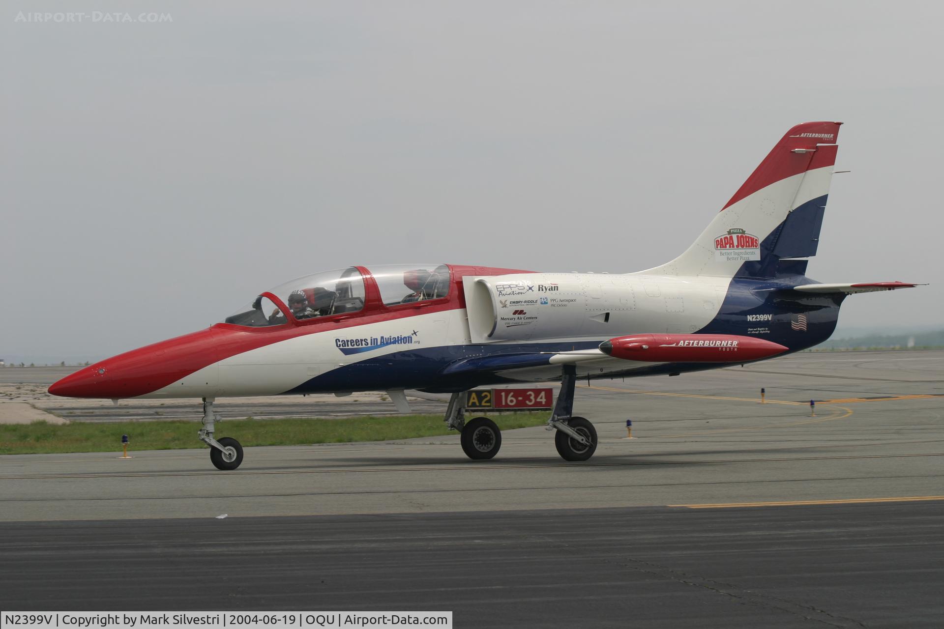 N2399V, 1980 Aero L-39C Albatros C/N 031633, Quonset Pt, RI 2004
