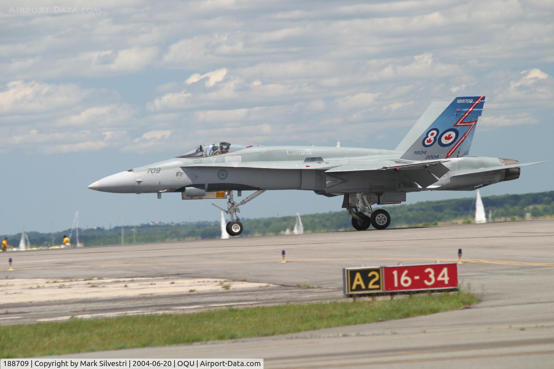 188709, McDonnell Douglas CF-188A Hornet C/N 0134/A101, Quonset Pt, RI 2004