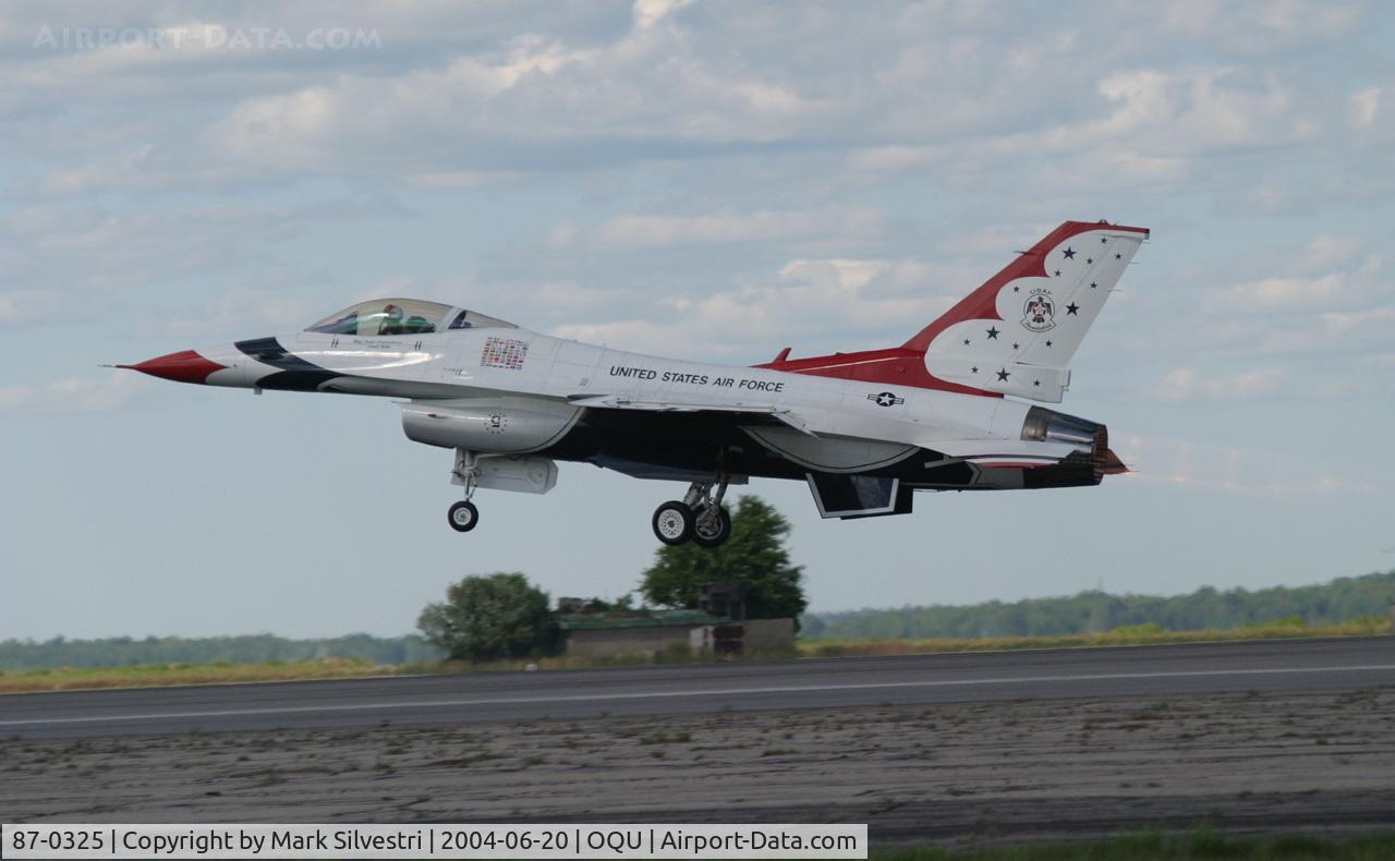 87-0325, 1987 General Dynamics F-16C Fighting Falcon C/N 5C-586, Quonset Pt, RI 2004