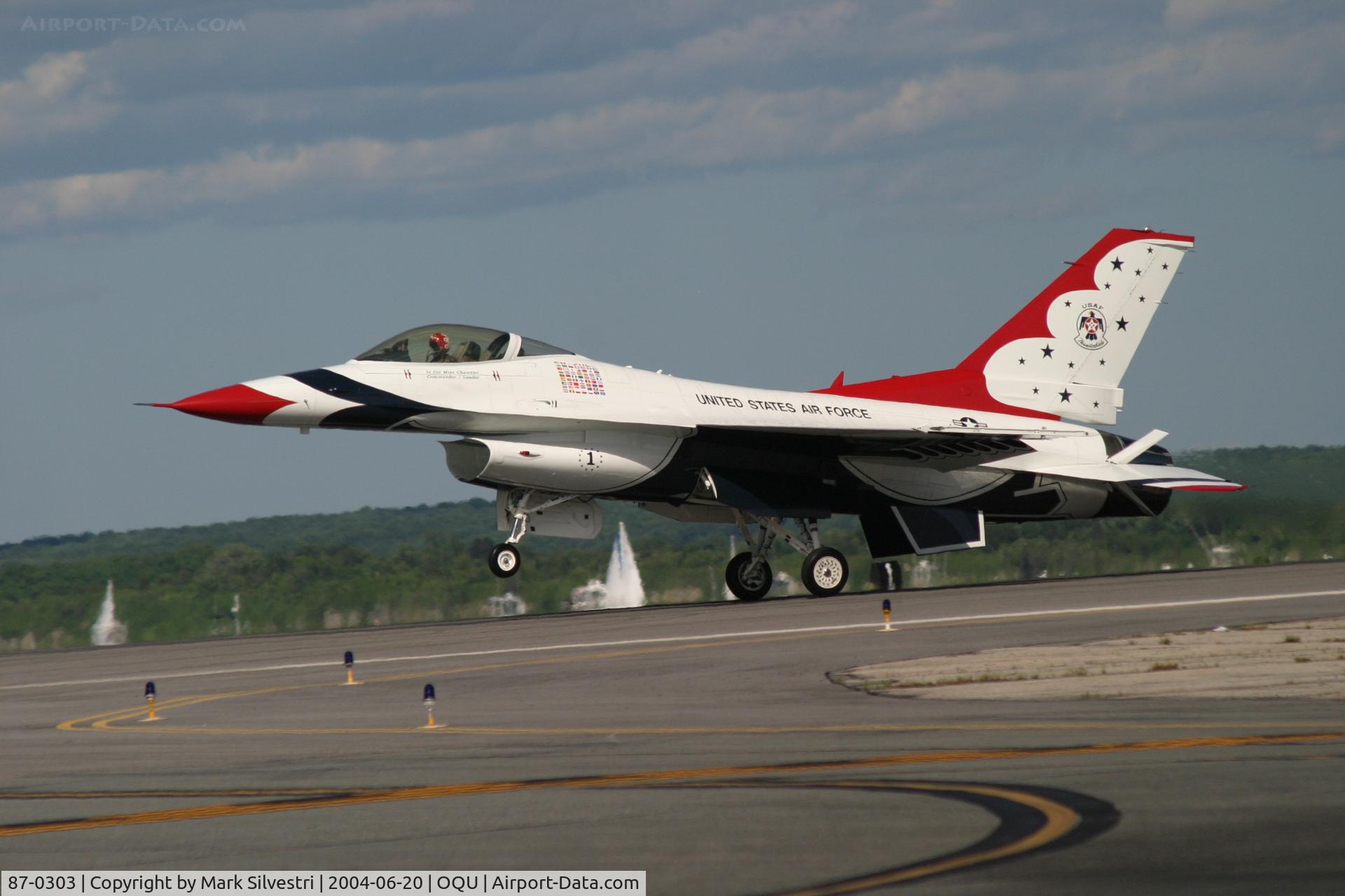 87-0303, 1987 General Dynamics F-16C Fighting Falcon C/N 5C-564, Quonset Pt, RI 2004