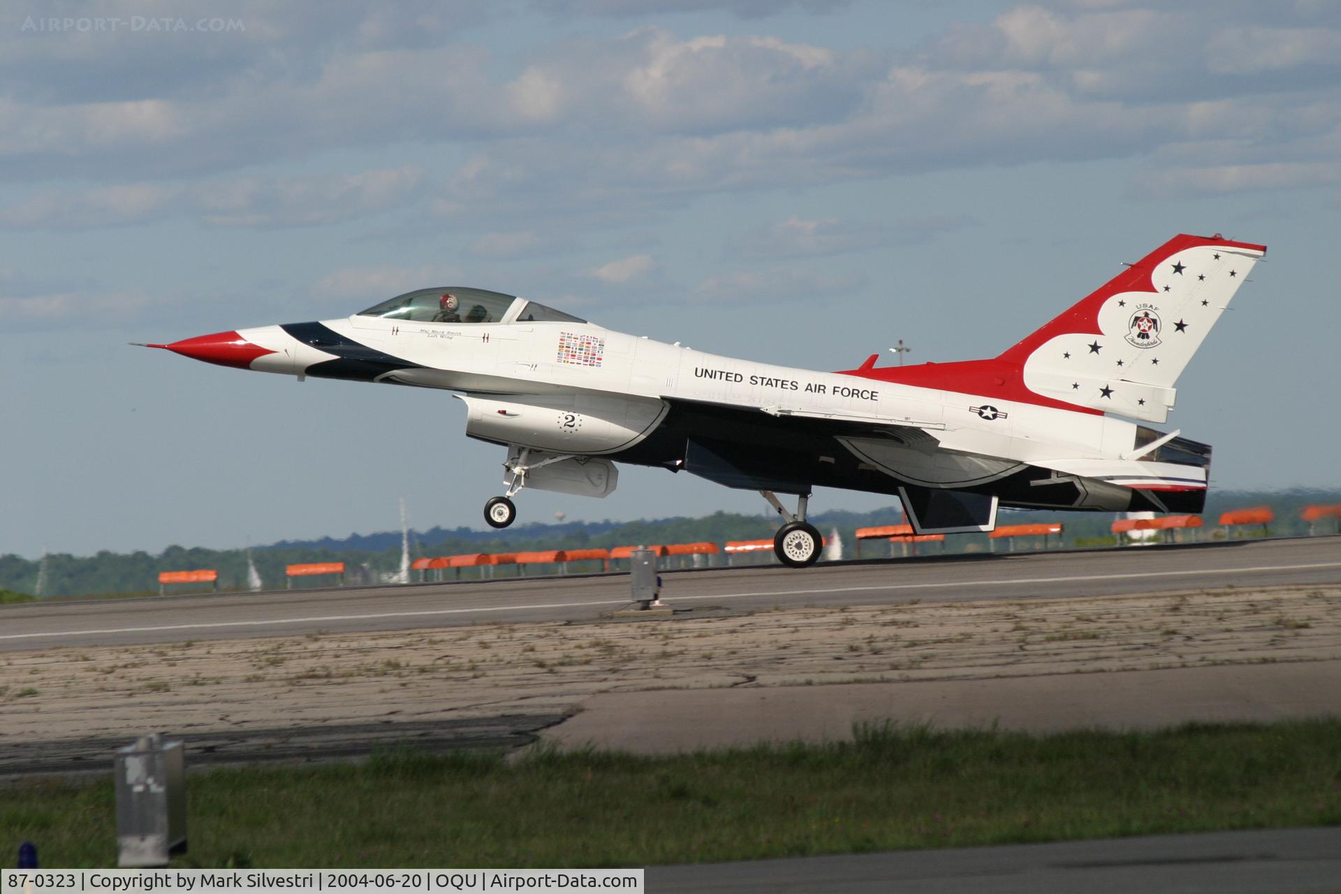 87-0323, 1987 General Dynamics F-16C Fighting Falcon C/N 5C-854, Quonset Pt, RI 2004