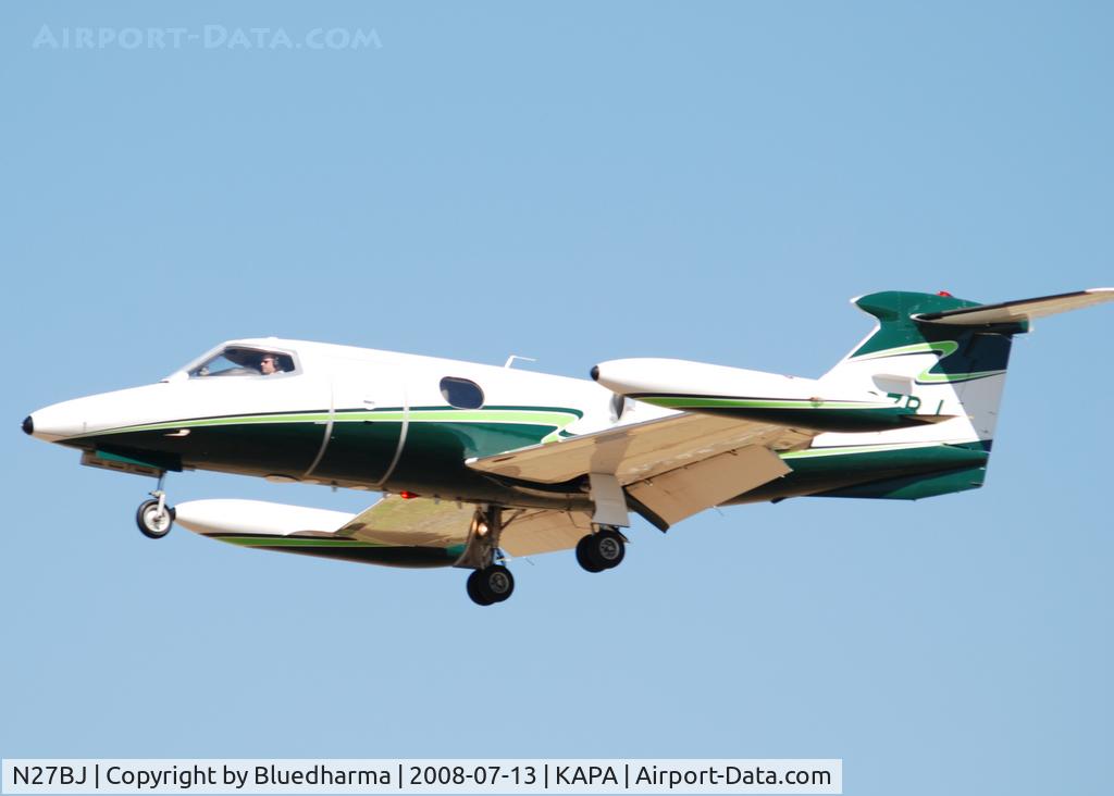 N27BJ, 1971 Learjet 24B C/N 227, On approach to 17L.