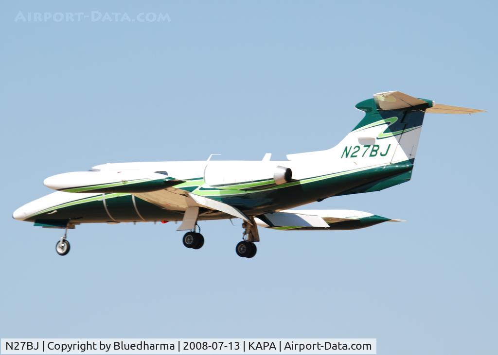 N27BJ, 1971 Learjet 24B C/N 227, On approach to 17L.