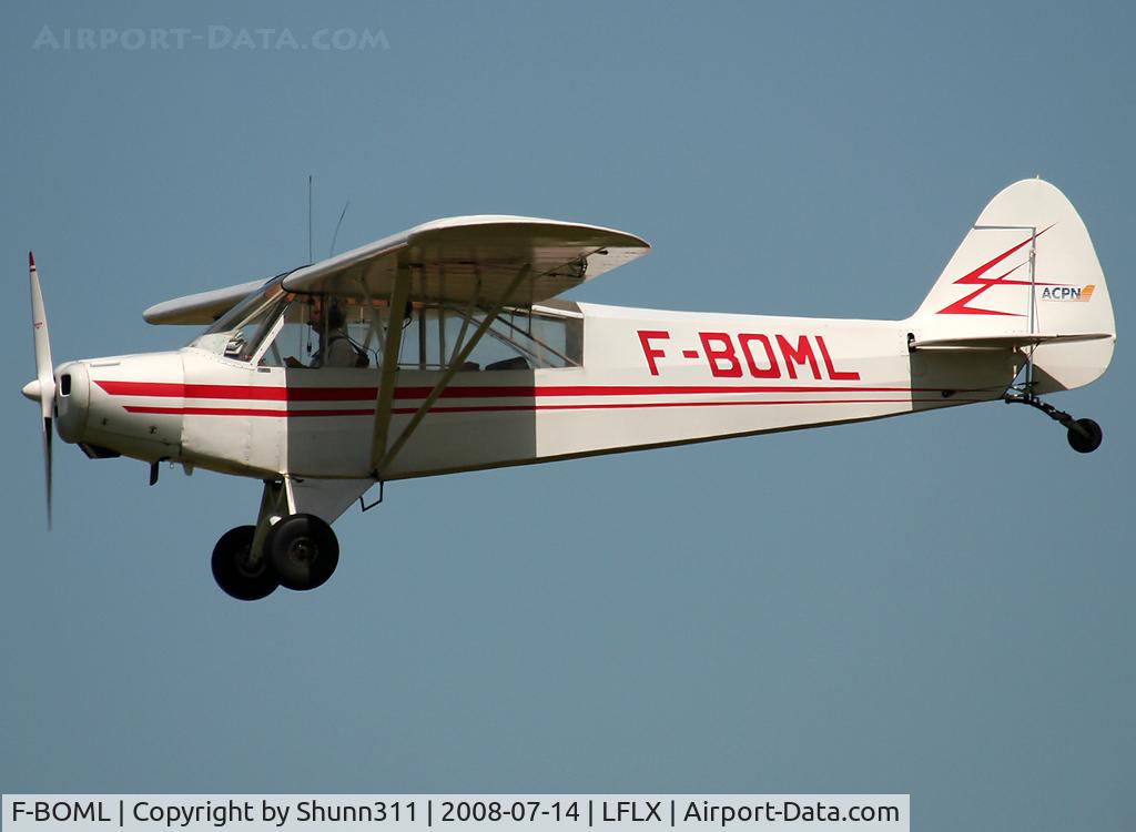 F-BOML, Piper L-18C Super Cub C/N 18-1367, Landing rwy 22 for an Airshow
