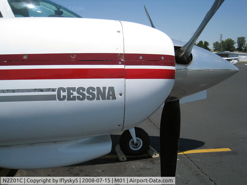 N2201C, 1982 Cessna T303 Crusader C/N T30300064, N2201C CESSNA T303 engine study