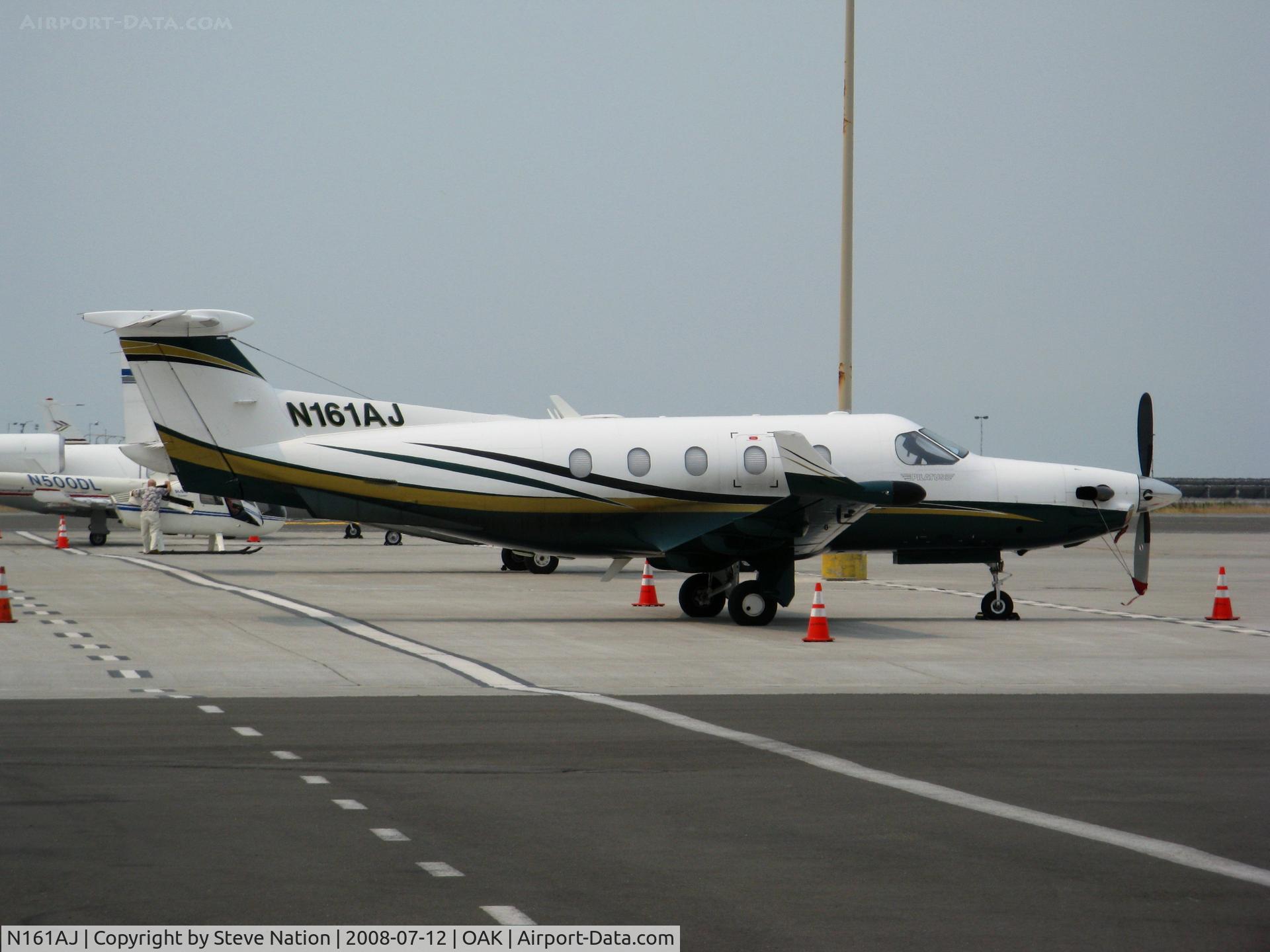N161AJ, 1997 Pilatus PC-12/45 C/N 161, 1997 Pilatus PC-12/45 in smoky conditions @ Oakland, CA