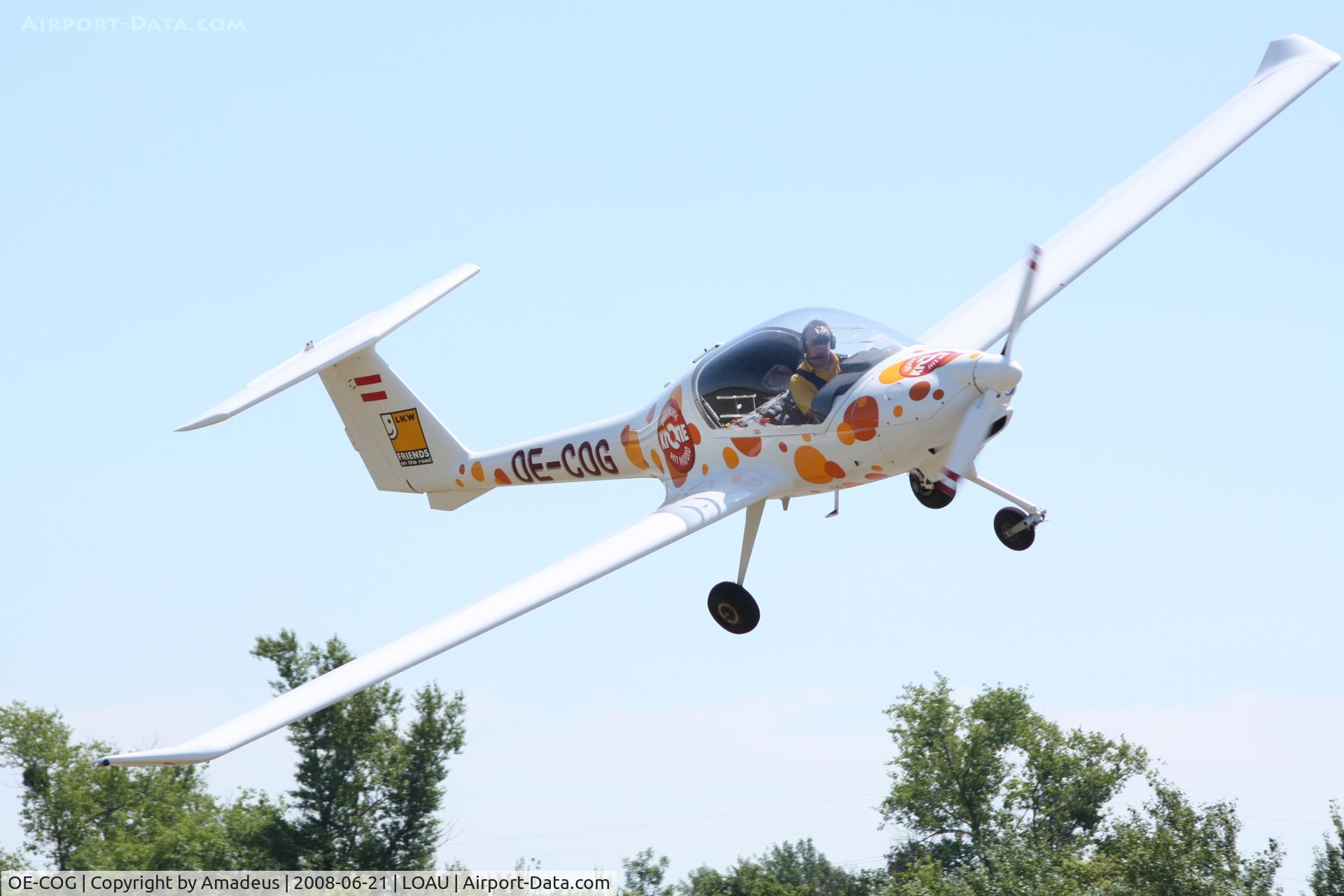 OE-COG, HOAC DV-20 Katana C/N 20100, DV 20 @ Flugplatzfest Stockerau