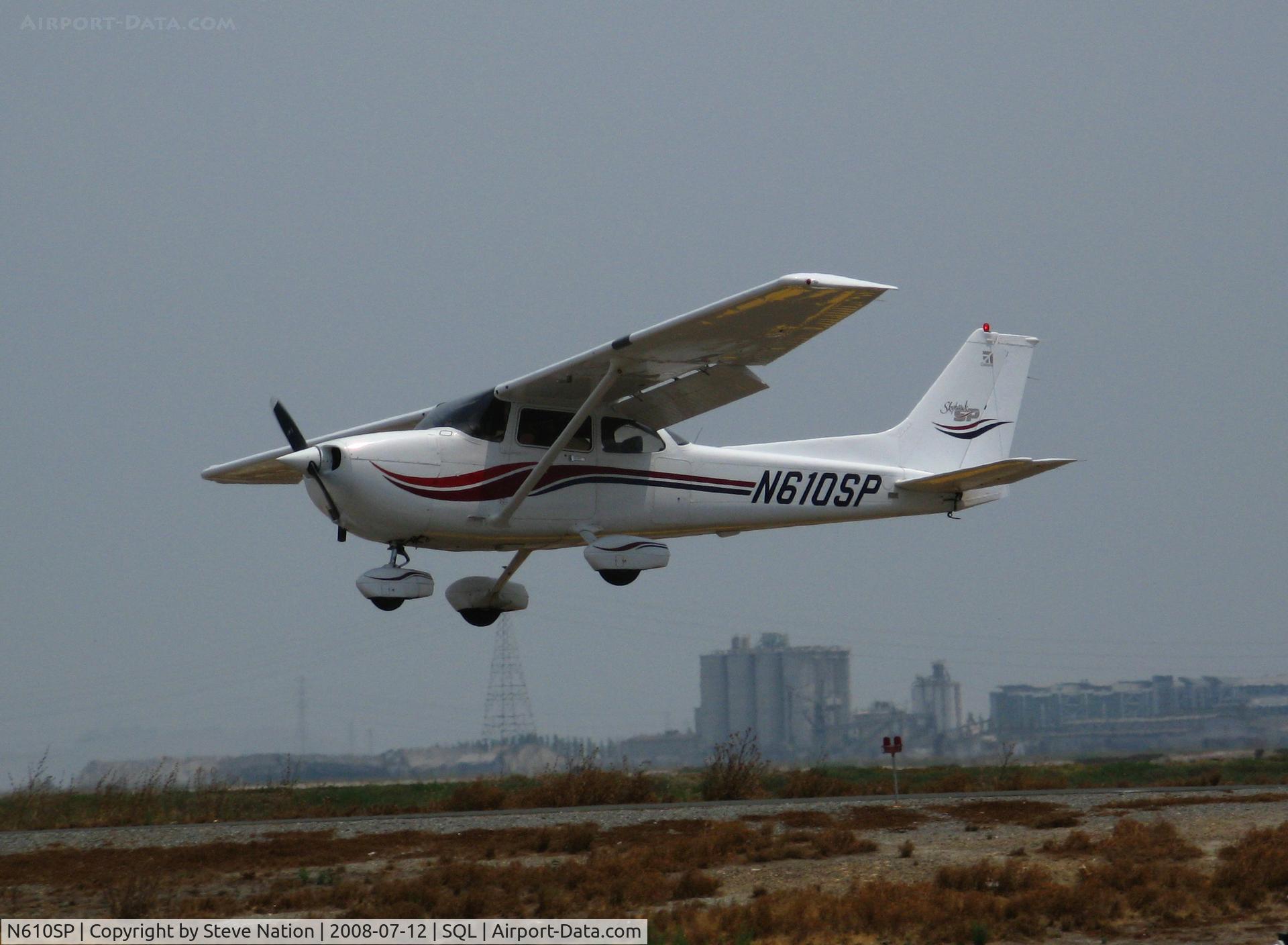 N610SP, 2000 Cessna 172S Skyhawk SP C/N 172S8591, 2000 Cessna 172S shooting touch and goes in smoky conditions @ San Carlos, CA