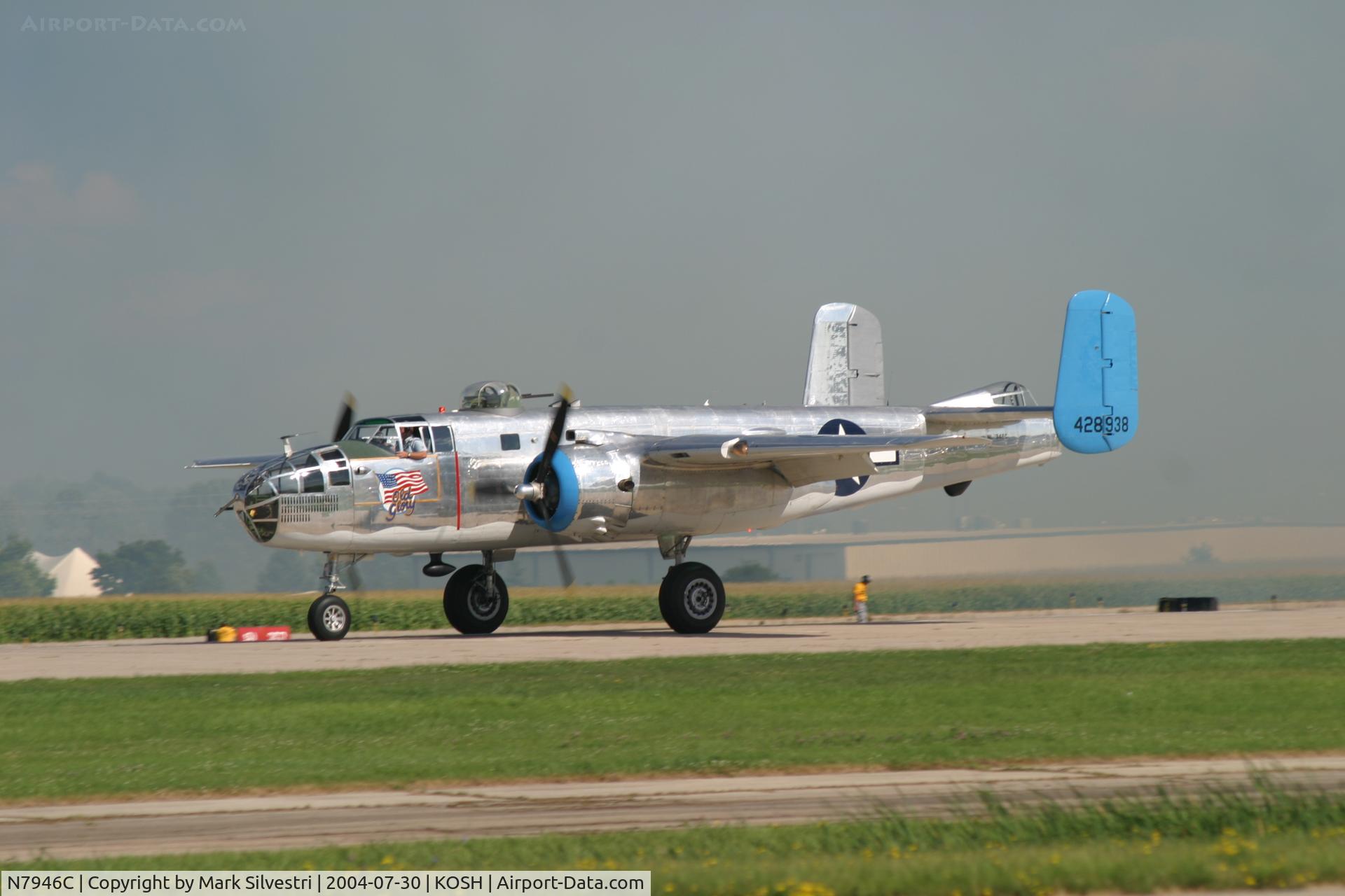 N7946C, 1944 North American TB-25N Mitchell C/N 108-33263, Oshkosh 2004