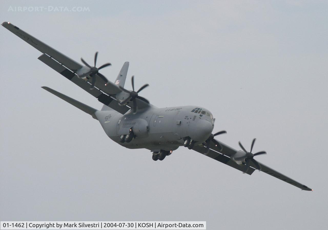01-1462, 2001 Lockheed C-130J-30 Super Hercules C/N 382-5526, Oshkosh 2004