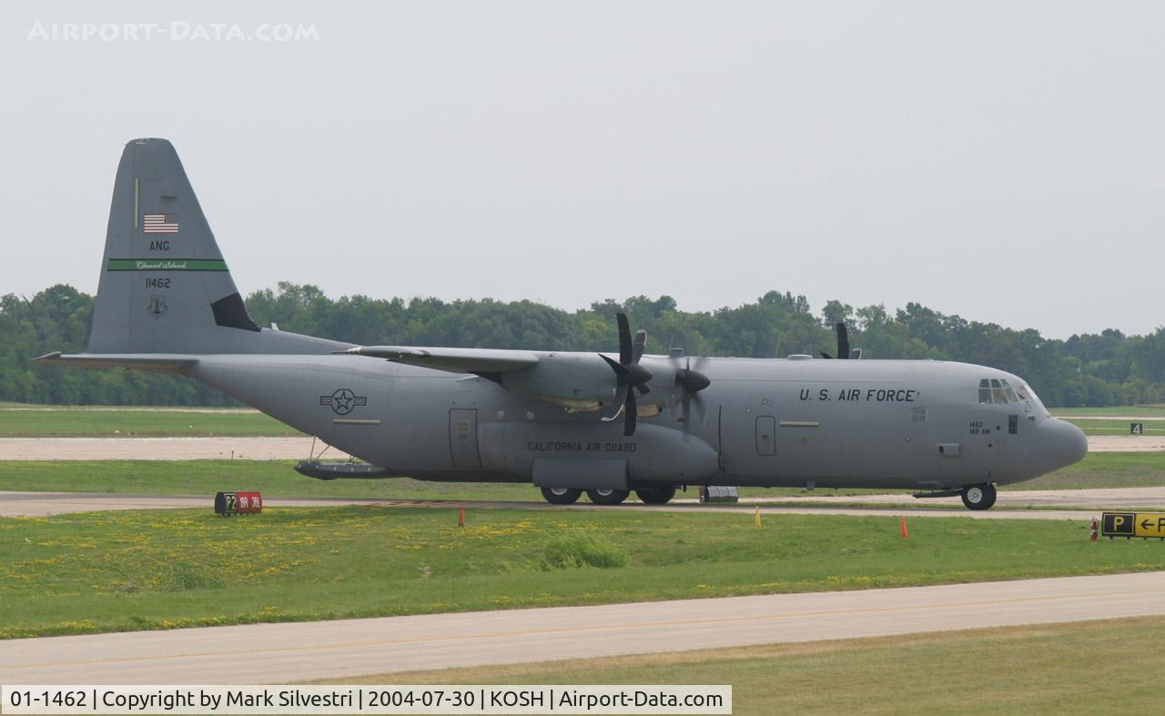 01-1462, 2001 Lockheed C-130J-30 Super Hercules C/N 382-5526, Oshkosh 2004
