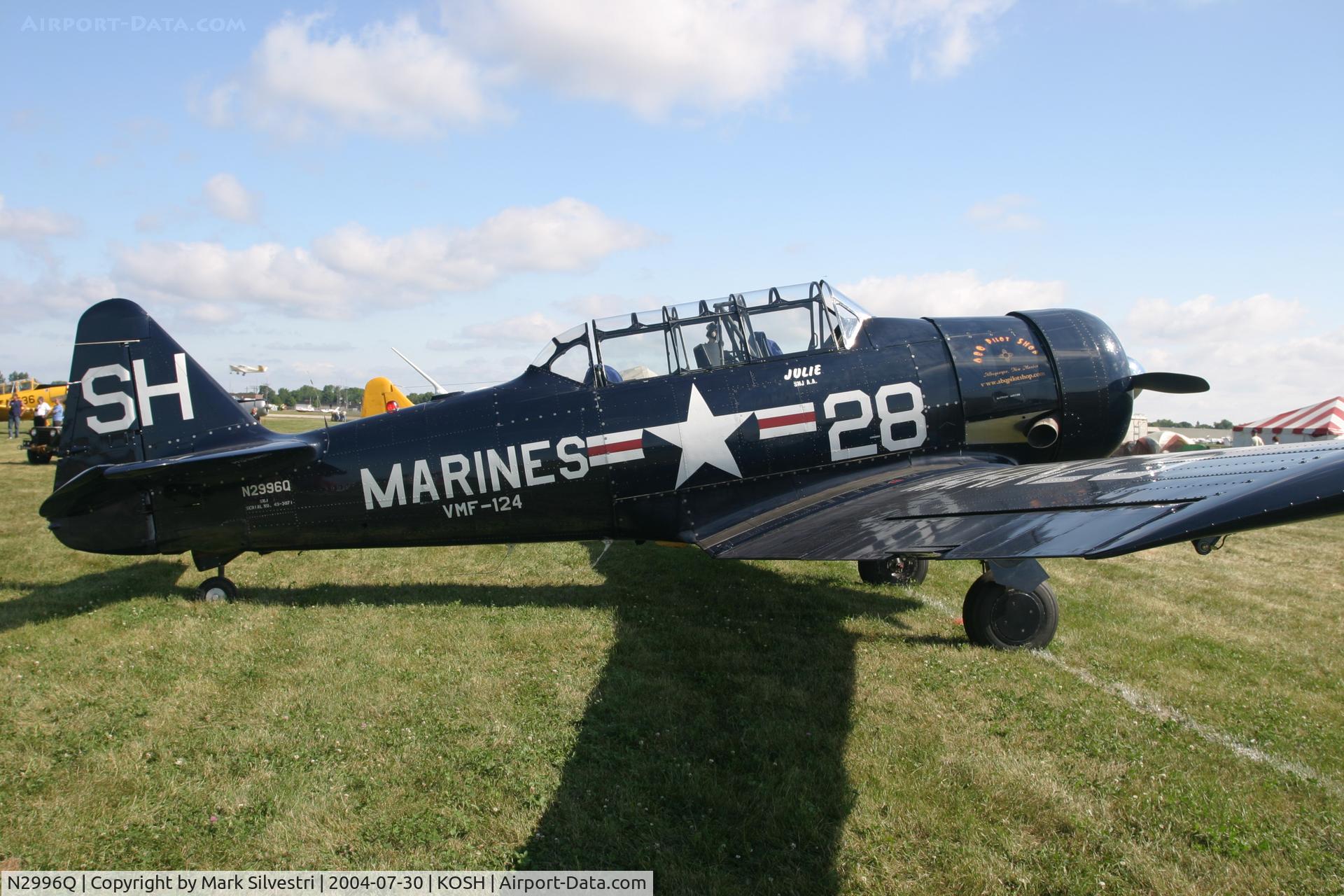 N2996Q, 1950 North American T-6G Texan C/N 168-175, Oshkosh 2004