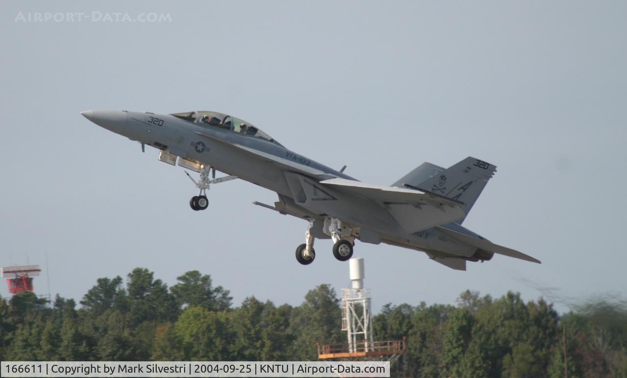 166611, Boeing F/A-18F Super Hornet C/N F104, Oceana 2004