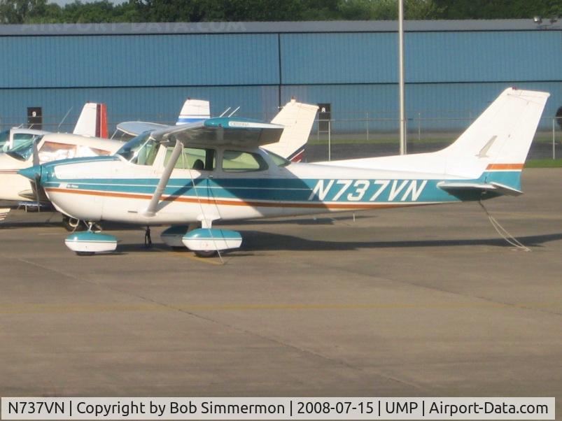 N737VN, 1977 Cessna 172N C/N 17269710, On the ramp at Indianapolis Metro