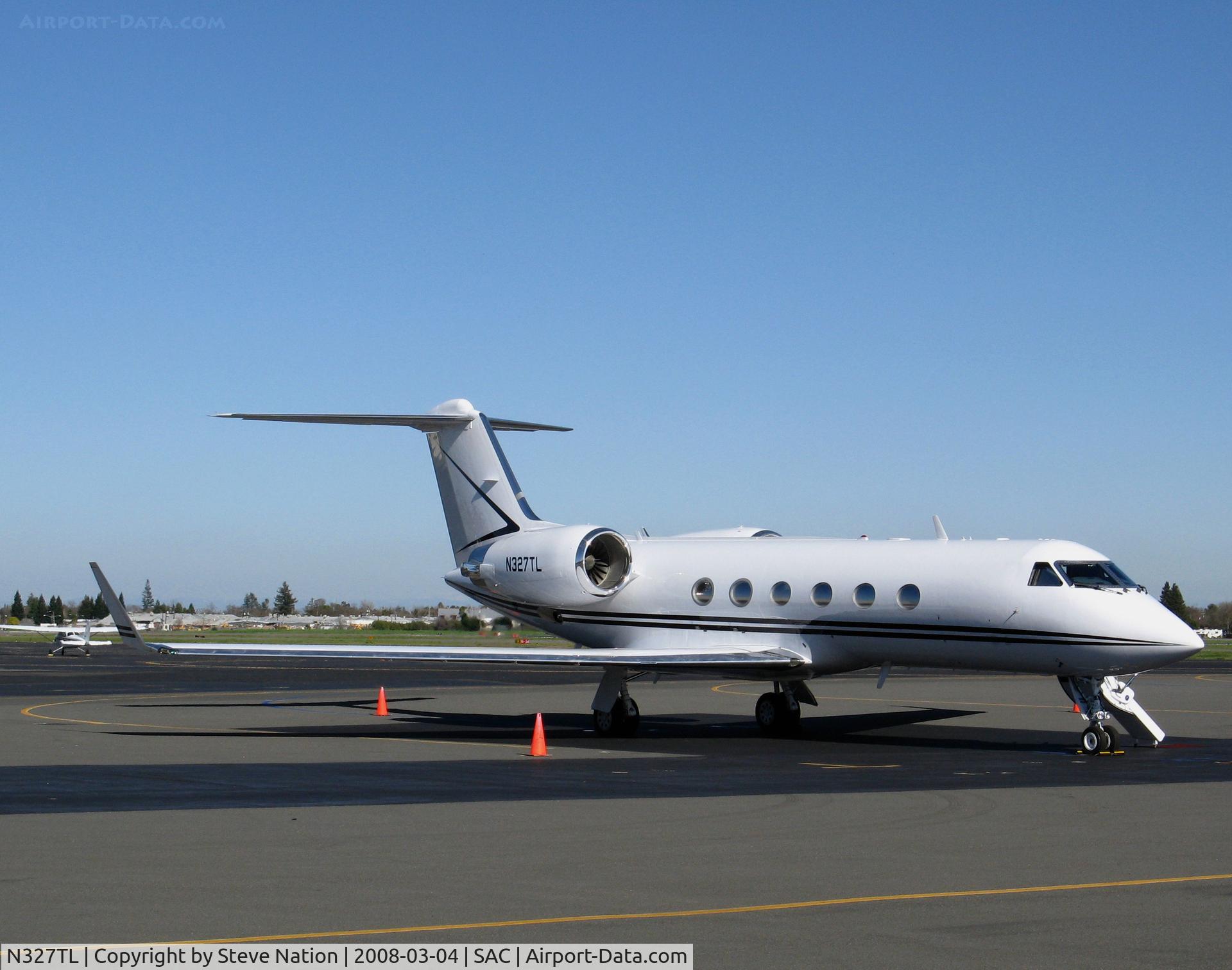 N327TL, 1998 Gulfstream Aerospace G-IV C/N 1339, Thomas Lee Capital LLC 1998 Gulfstream Aerospace G-IV taxying @ Sacramento Executive Airport, CA