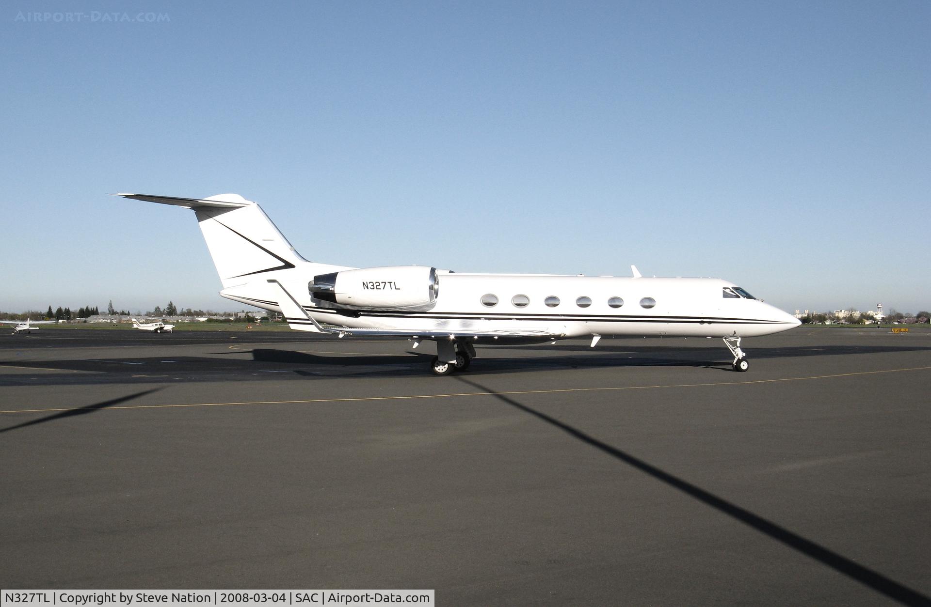 N327TL, 1998 Gulfstream Aerospace G-IV C/N 1339, Thomas Lee Capital LLC 1998 Gulfstream Aerospace G-IV taxying @ Sacramento Executive Airport, CA