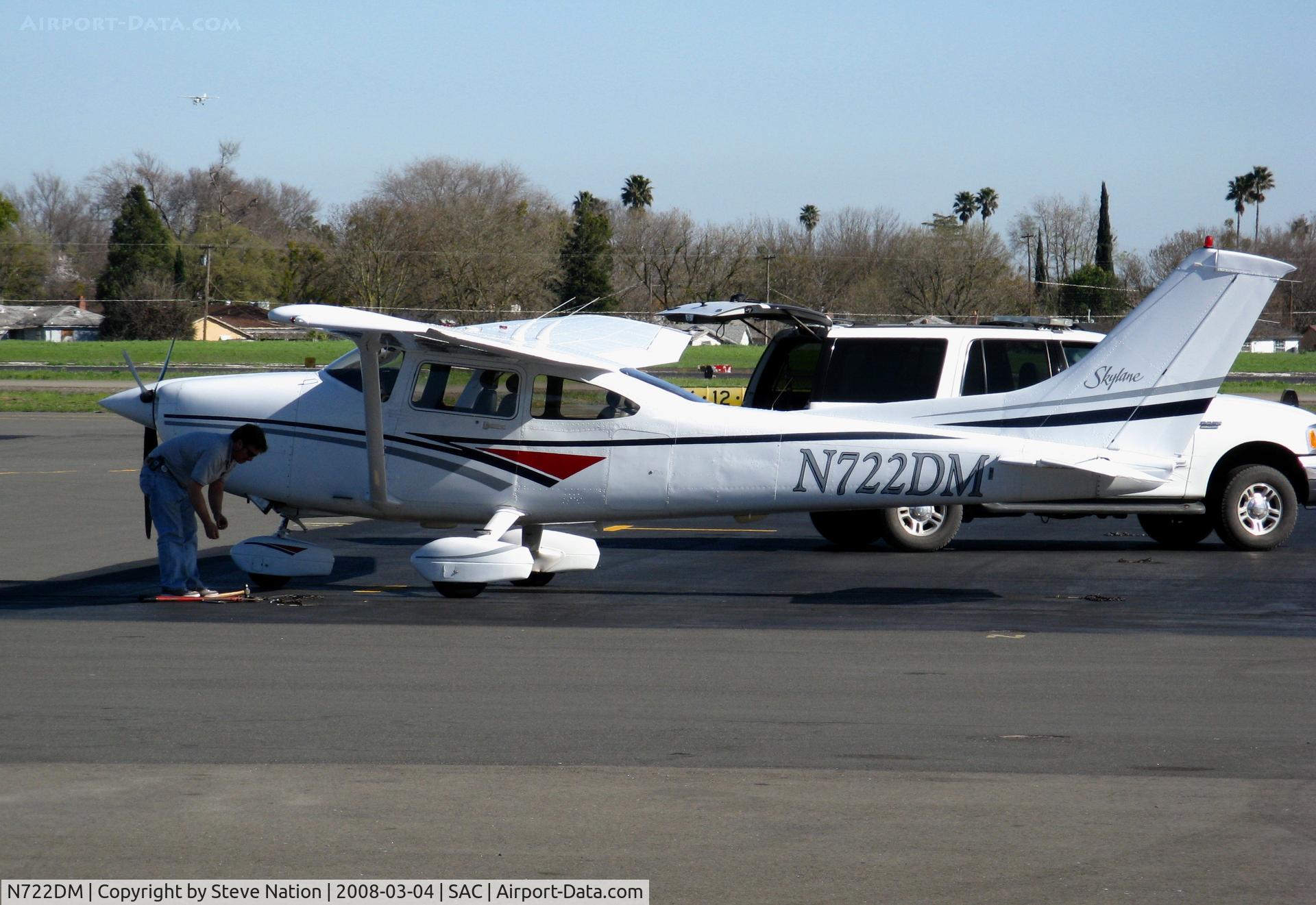 N722DM, 1998 Cessna 182S Skylane C/N 18280199, U.S. Wire Manufacturrs (San Mateo, CA) 1998 Cessna 182S @ Sacramento Executive Airport, CA