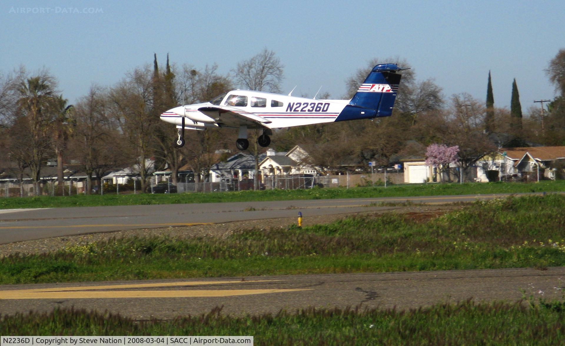 N2236D, 1978 Piper PA-44-180 Seminole C/N 44-7995139, ATP 1978 Piper PA-44-180 crew training on final @ Sacramento Executive Airport, CA