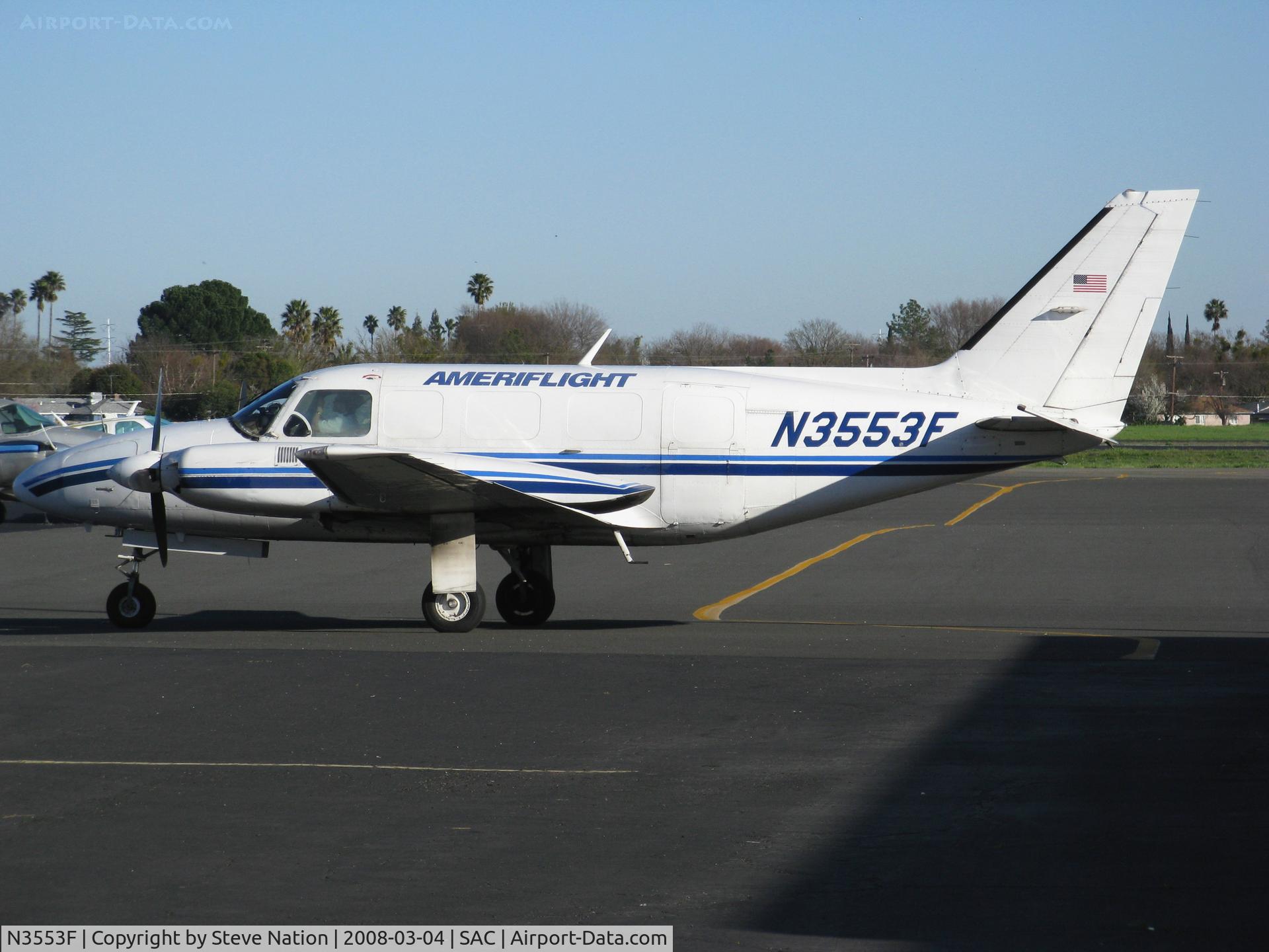 N3553F, 1979 Piper PA-31-350 Navajo Chieftain C/N 31-8052044, Ameriflight 1979 Piper PA-31-350 making 3 minute stop (for real) to pick up packages @ Sacramento Executive Airport, CA