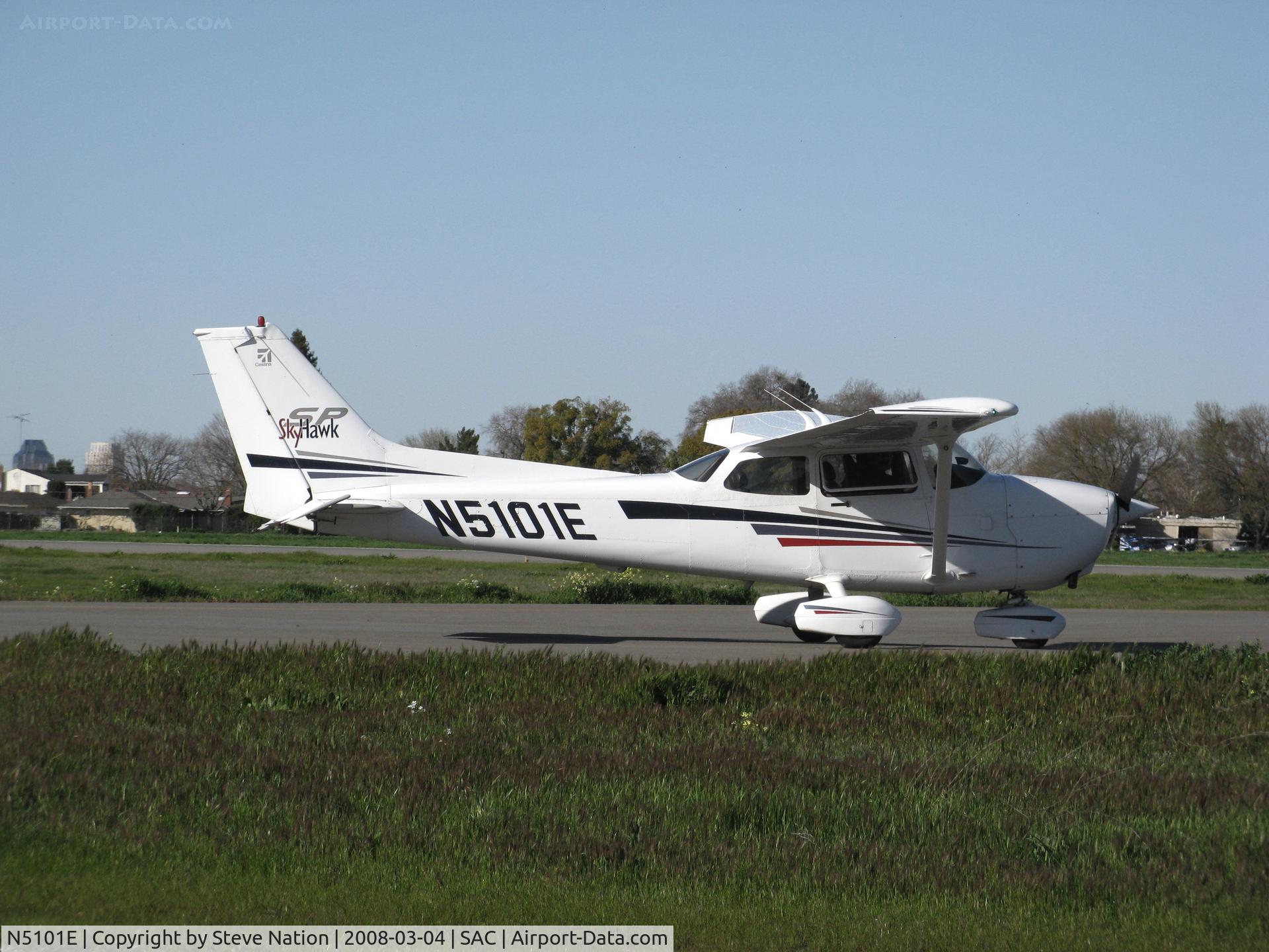 N5101E, 2001 Cessna 172S C/N 172S8979, Portland, OR-based Power Point Aviation 2001 Cessna 172S taxying @ Sacramento Executive Airport, CA