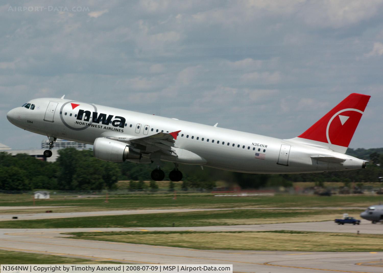 N364NW, 1999 Airbus A320-212 C/N 0962, Departing runway 30R