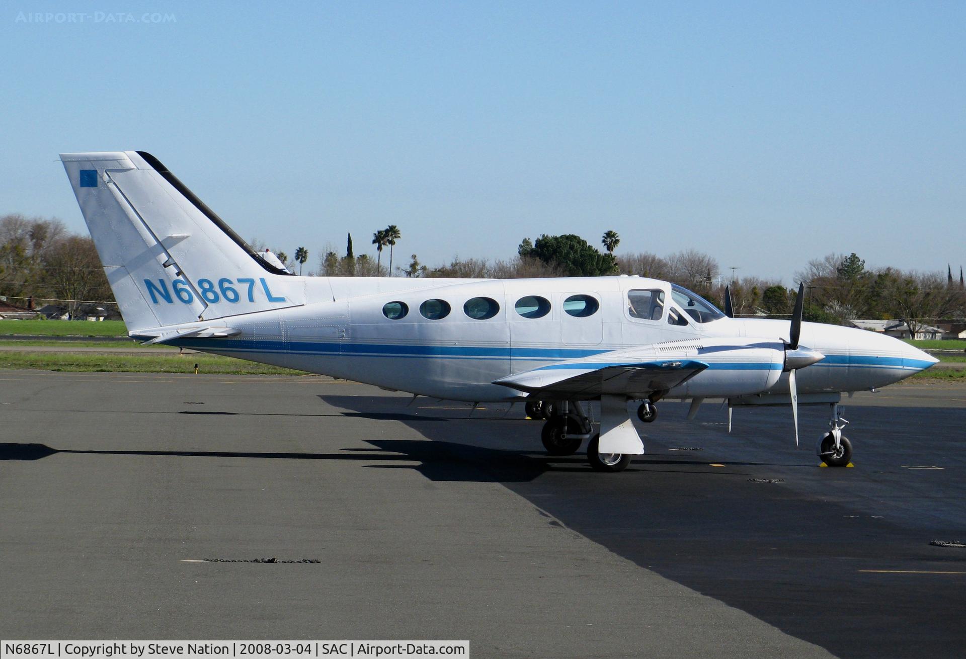 N6867L, 1981 Cessna 421C Golden Eagle C/N 421C1087, San Luis Obispo, CA-based Straight Down Enterprises Cessna 421C @ Sacramento Executive Airport, CA