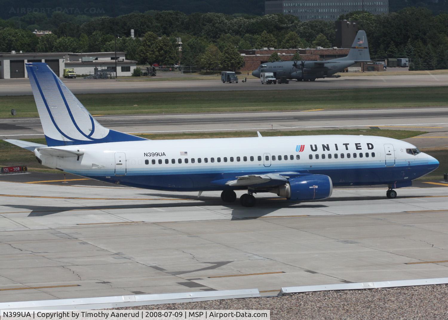 N399UA, 1990 Boeing 737-322 C/N 24674, Taxing to 30R
