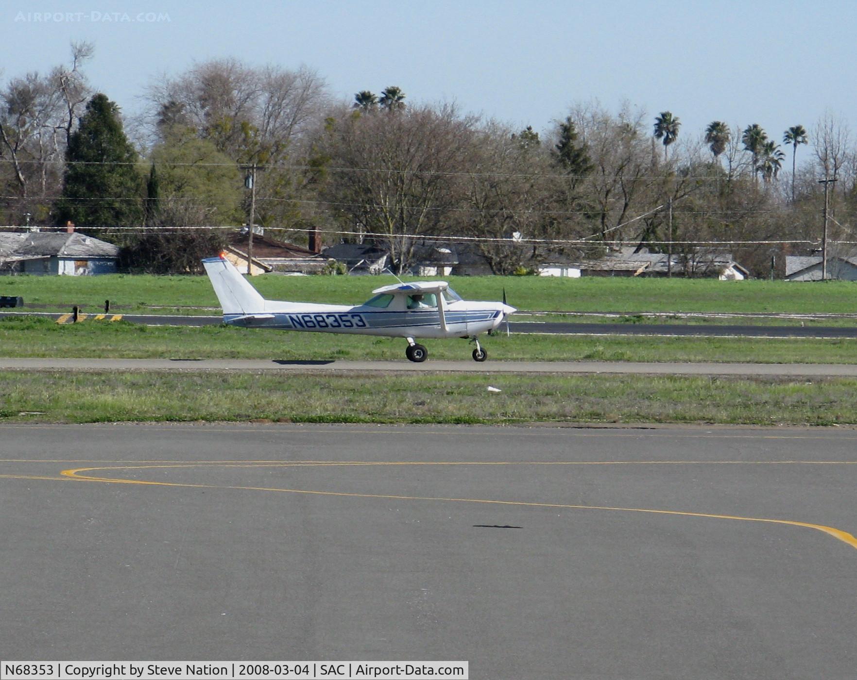 N68353, 1978 Cessna 152 C/N 15282279, 1978 cessna 152 taxying @ Sacramento Executive Airport CA